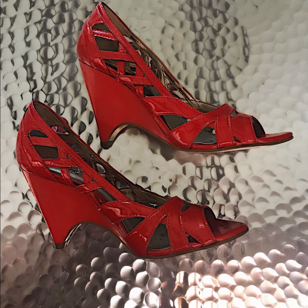Red peep-toe with intricate cross cross design